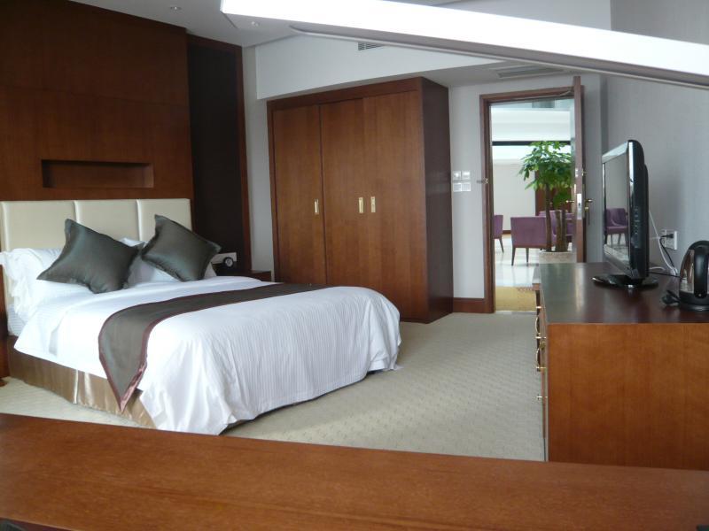 Noble Center 4* Shanghai